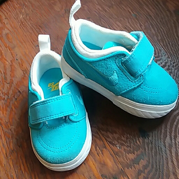 Blue nikes - Picture 2 of 3